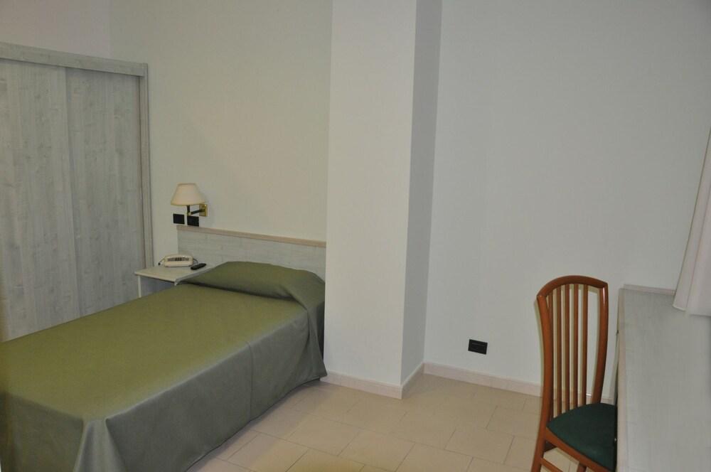 Hotel Inn Giardini Naxos Exterior photo