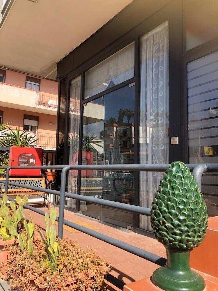 Hotel Inn Giardini Naxos Exterior photo